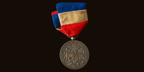 Médaille d'honneur agricole du ministère de l'Agriculture, au ruban tricolore